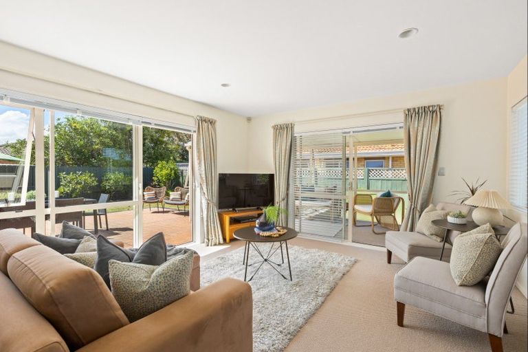 Photo of property in 94 Lakeside Drive, Orewa, 0931