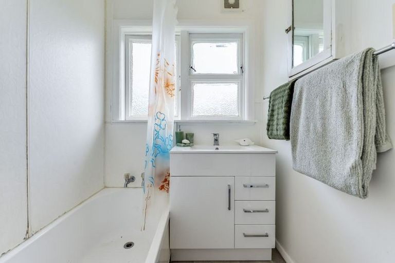 Photo of property in 15 Allenby Street, Bader, Hamilton, 3206