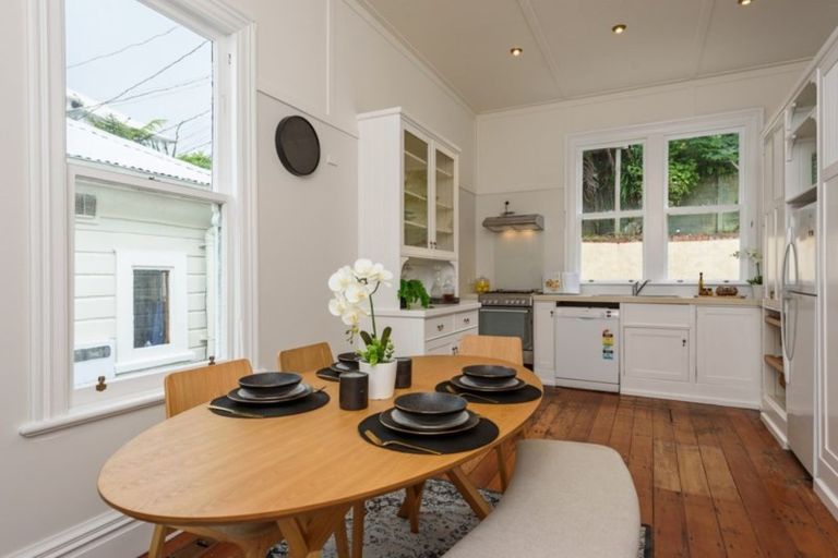 Photo of property in 57f3 Central Terrace, Kelburn, Wellington, 6012