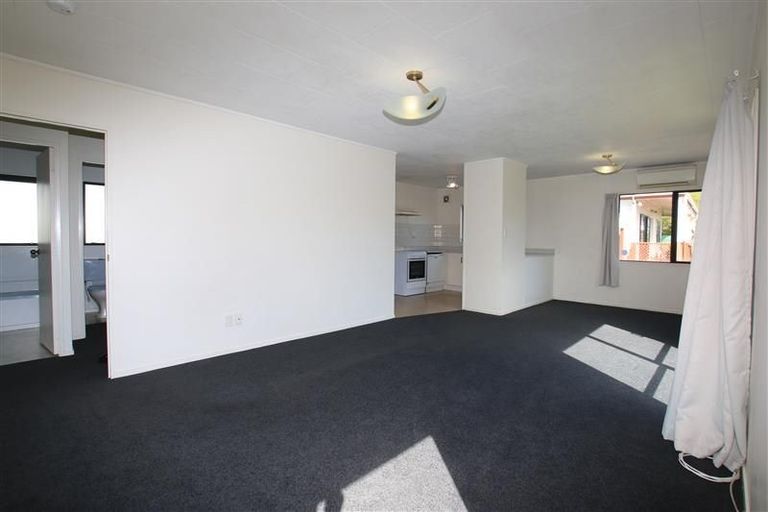 Photo of property in 1/107 Santiago Crescent, Unsworth Heights, Auckland, 0632