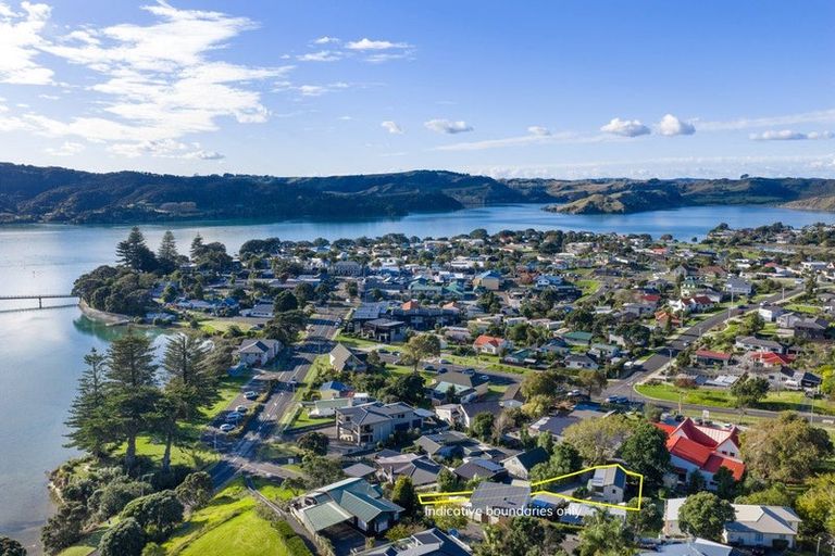 Photo of property in 6 Helen Place, Raglan, 3225
