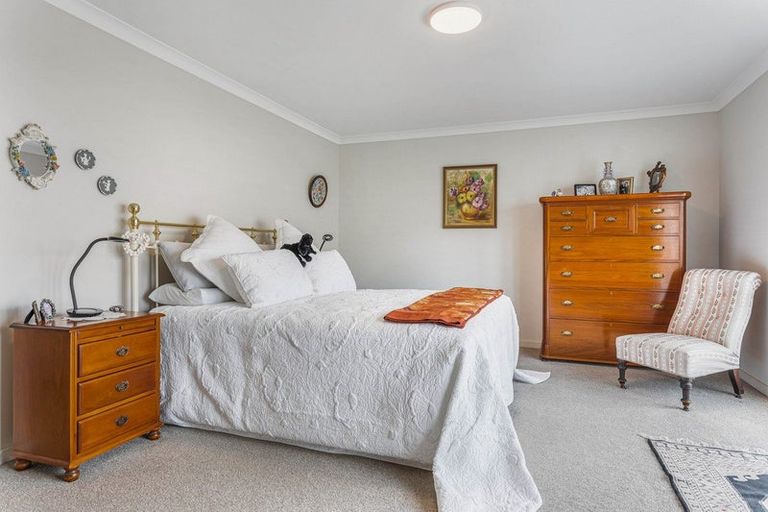 Photo of property in 20 Kensington Drive, Orewa, 0931