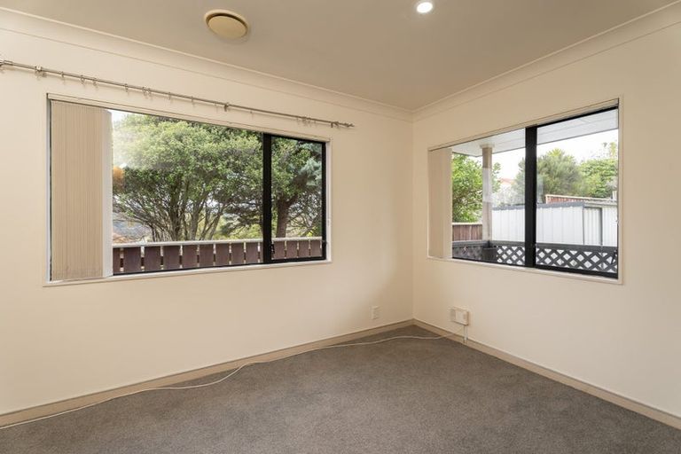 Photo of property in 9 Corsham Grove, Churton Park, Wellington, 6037
