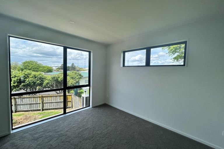 Photo of property in 8/26 Smythe Road, Henderson, Auckland, 0612