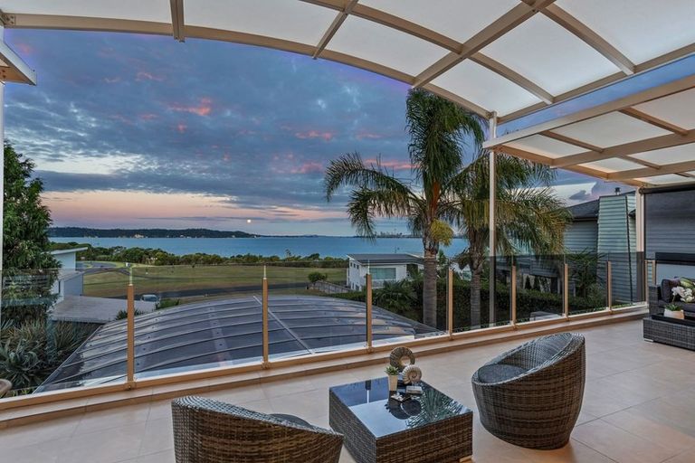 Photo of property in 8 Kawai Rise, Te Atatu Peninsula, Auckland, 0610