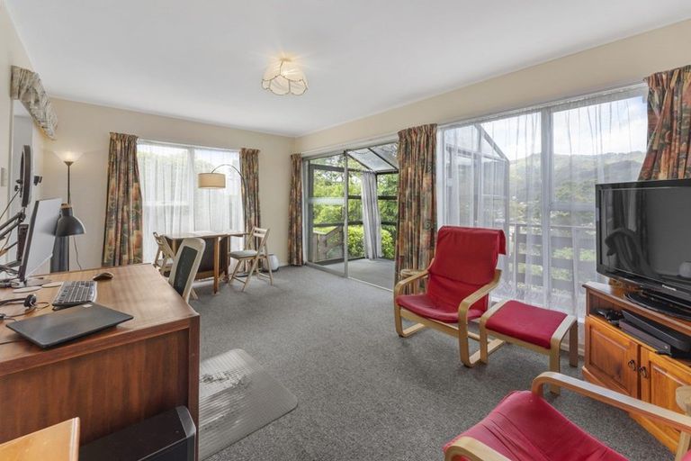 Photo of property in 7a Lincoln Grove, Wainuiomata, Lower Hutt, 5014