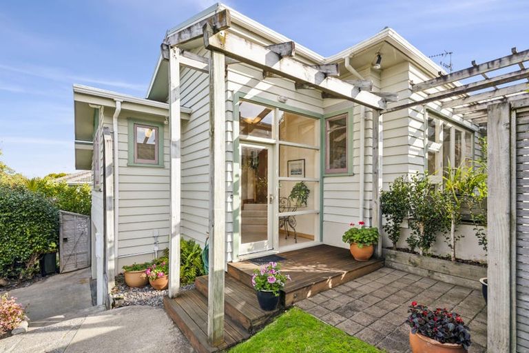 Photo of property in 43 Golf Road, Paraparaumu Beach, Paraparaumu, 5032