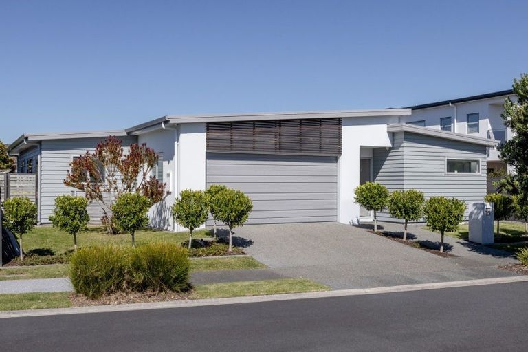 Photo of property in 15 Maria Tini Drive, Papamoa Beach, Papamoa, 3118