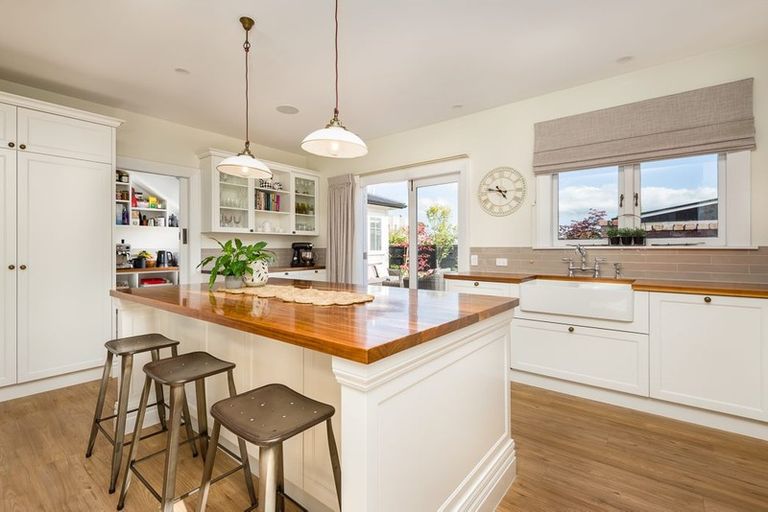 Photo of property in 4 Kahu Road, Riccarton, Christchurch, 8041