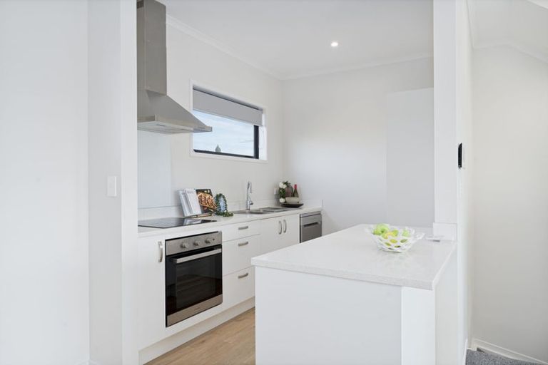 Photo of property in 5/5 Peachgrove Road, Te Atatu Peninsula, Auckland, 0610