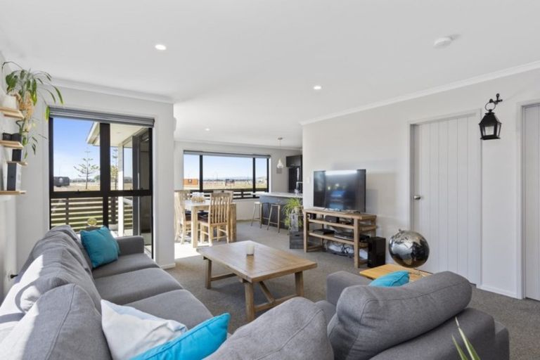 Photo of property in 15 Ponga Place, Papamoa Beach, Papamoa, 3118