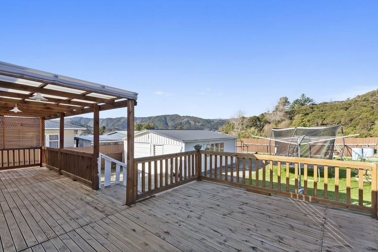 Photo of property in 15 Kowhai Street, Wainuiomata, Lower Hutt, 5014