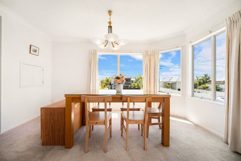 Photo of property in 2/89 Aberdeen Road, Castor Bay, Auckland, 0620