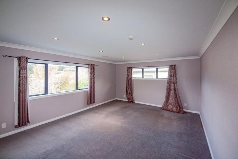 Photo of property in 20 Wantwood Grove, Churton Park, Wellington, 6037