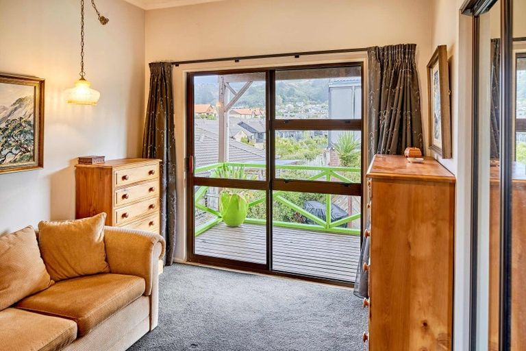 Photo of property in 18 Solander Place, Whitby, Porirua, 5024