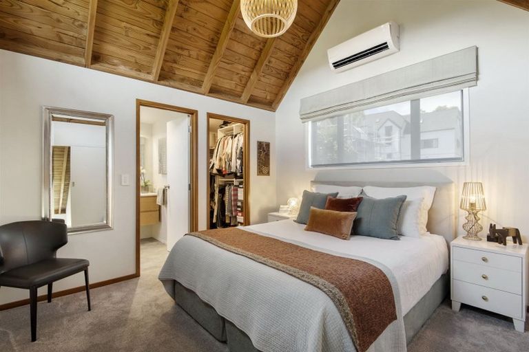Photo of property in 17b Rangitoto Terrace, Milford, Auckland, 0620