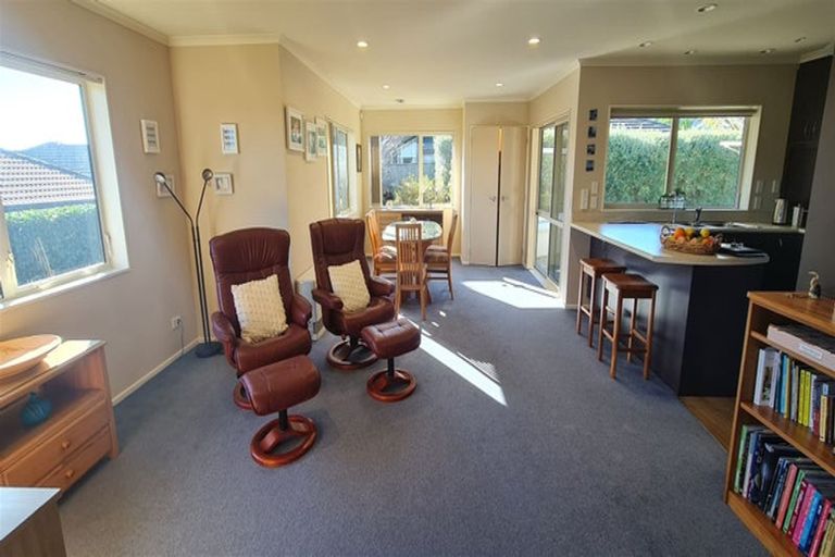 Photo of property in 98 Regent Drive, Paraparaumu Beach, Paraparaumu, 5032