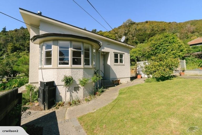 Photo of property in 84 Norton Park Grove, Waterloo, Lower Hutt, 5011