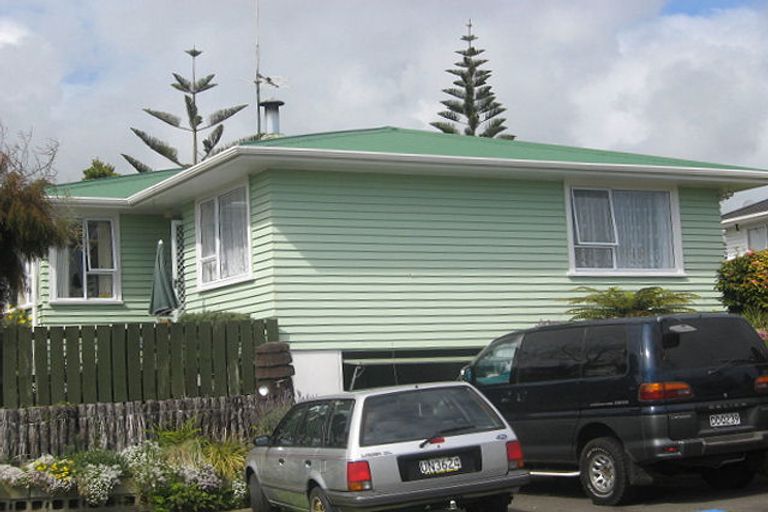 Photo of property in 8 Eton Place, Spotswood, New Plymouth, 4310