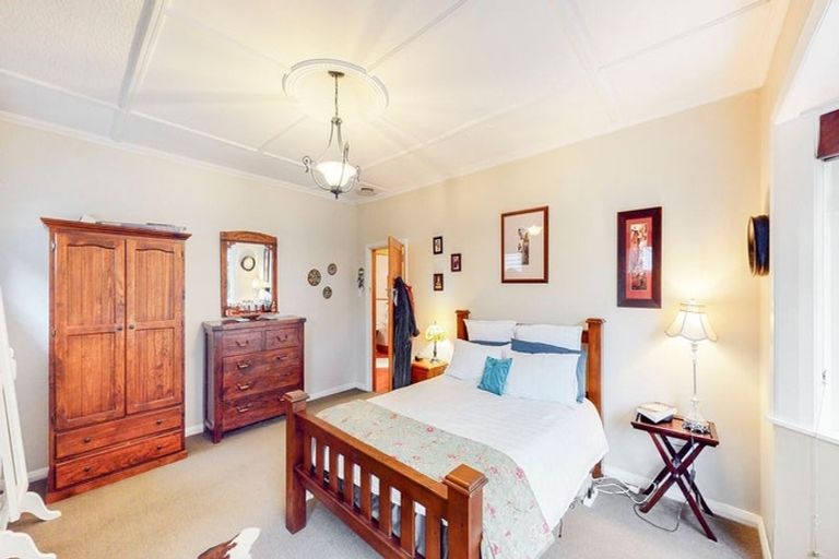 Photo of property in 74 Glenmore Street, Northland, Wellington, 6012