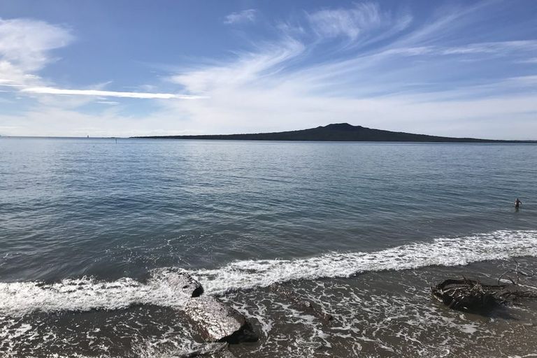 Photo of property in 15 Old Lake Road, Narrow Neck, Auckland, 0624