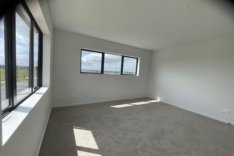 Photo of property in 46 Auranga Drive, Karaka, 2113