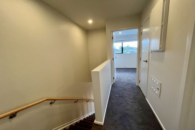 Photo of property in 10/506 Glenfield Road, Bayview, Auckland, 0629
