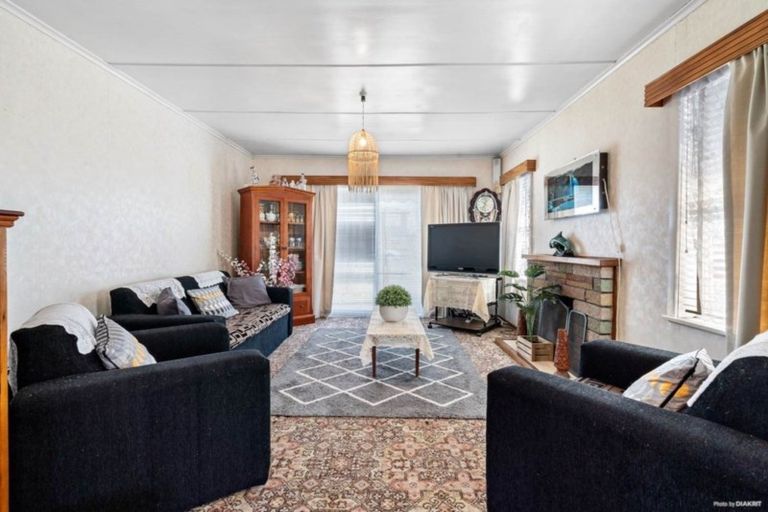 Photo of property in 73 Manuroa Road, Takanini, 2112