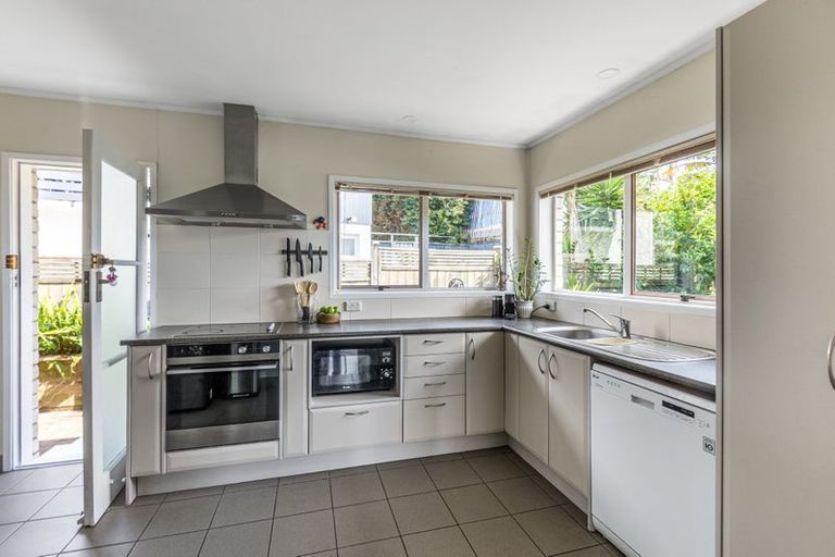 Photo of property in 2/12 Girrahween Drive, Totara Vale, Auckland, 0629