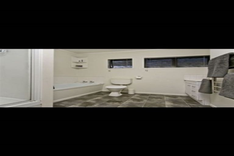 Photo of property in 13 King Richard Place, Browns Bay, Auckland, 0630