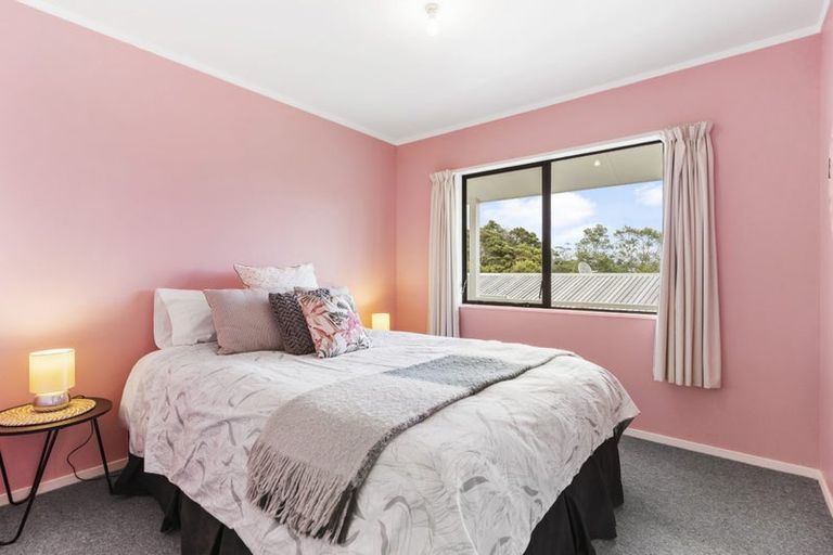 Photo of property in 1/32 Tree View Avenue, Glenfield, Auckland, 0629