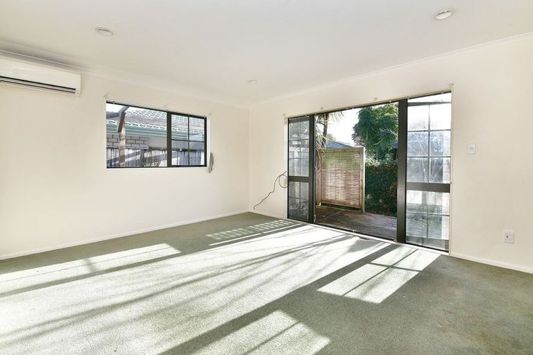 Photo of property in 1/20 Greta Place, Stanmore Bay, Whangaparaoa, 0932