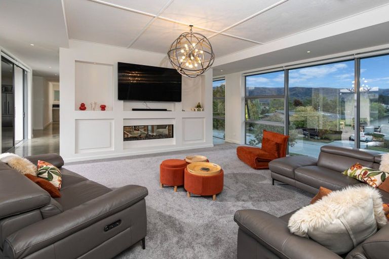 Photo of property in 10 Bevan Place, Wanaka, 9305