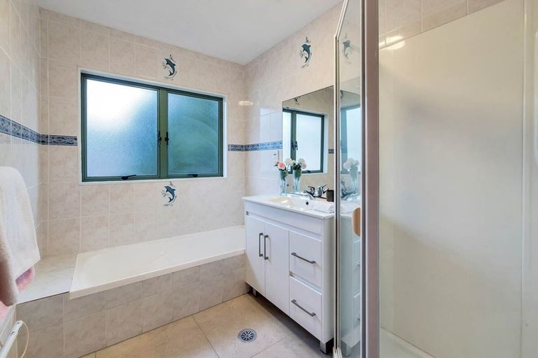 Photo of property in 81 Garton Drive, Massey, Auckland, 0614