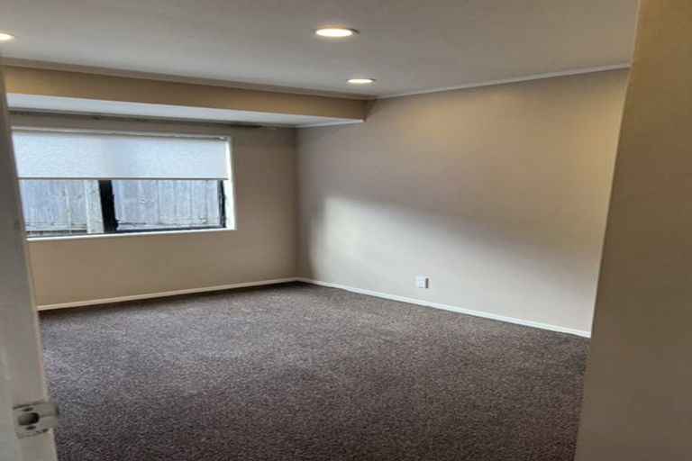 Photo of property in 2/25 Nicholas Road, Somerville, Auckland, 2014