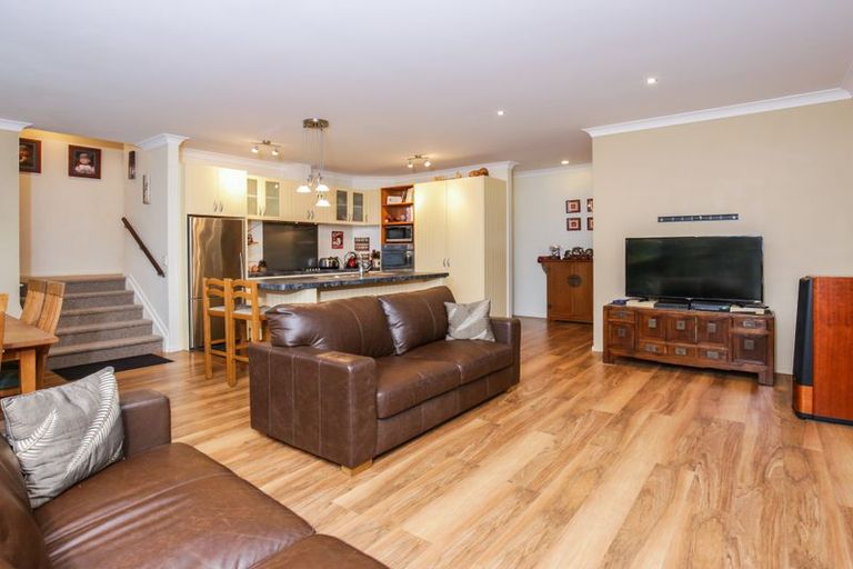 Photo of property in 20 Oratia Drive, Glen Eden, Auckland, 0602
