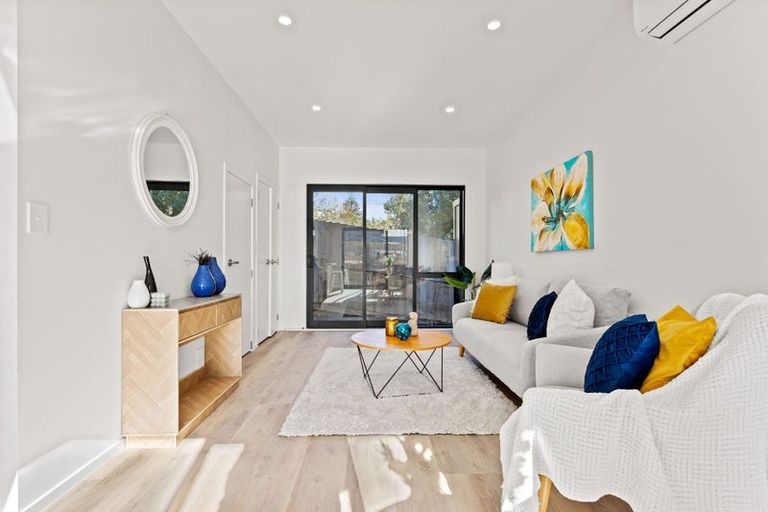 Photo of property in 11 Meg Lane, Glen Eden, Auckland, 0602