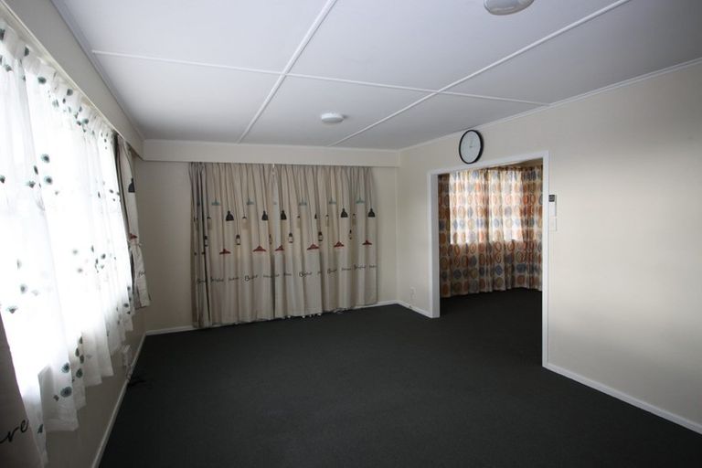 Photo of property in 47 Link Road, Newlands, Wellington, 6037