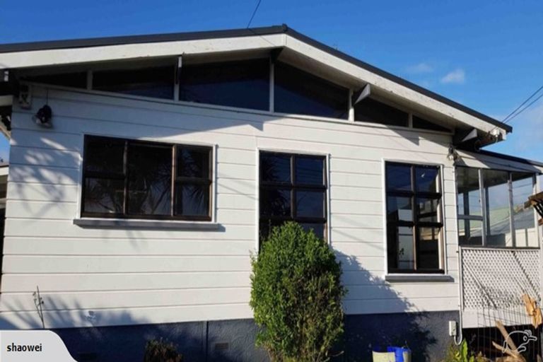 Photo of property in 24 Harrington Road, Henderson, Auckland, 0610