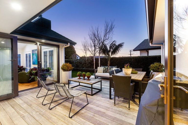 Photo of property in 1 Tupare Place, Highlands Park, New Plymouth, 4312