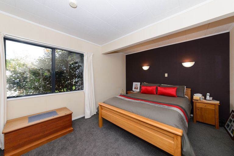 Photo of property in 28 Peppertree Glade, Kelvin Grove, Palmerston North, 4414