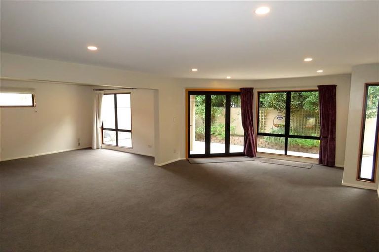 Photo of property in 26 Oakford Close, Riccarton, Christchurch, 8011
