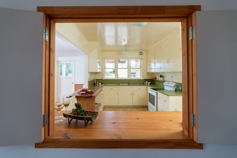 Photo of property in 162 Wellington Road, Paekakariki, 5034