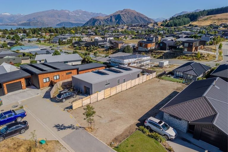 Photo of property in 8 Dow Close, Wanaka, 9305