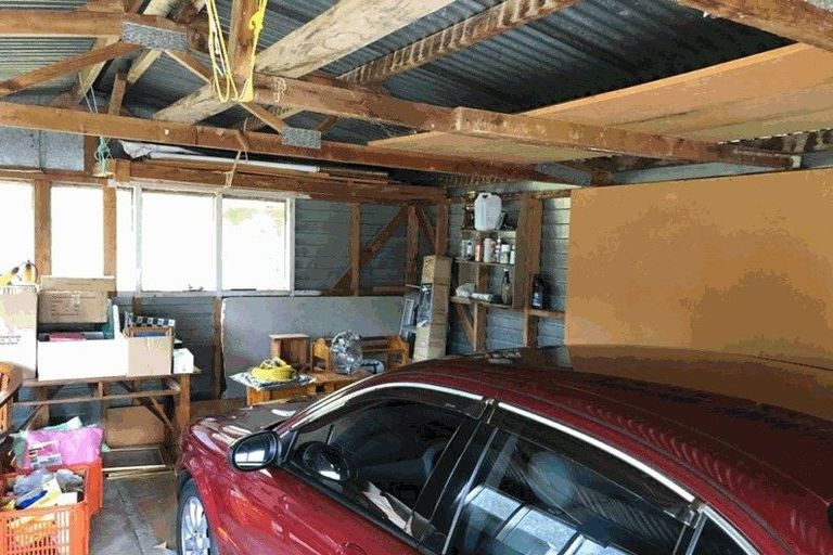 Photo of property in Peninsula Primary School, 61 Wharf Road, Te Atatu Peninsula, Auckland, 0610