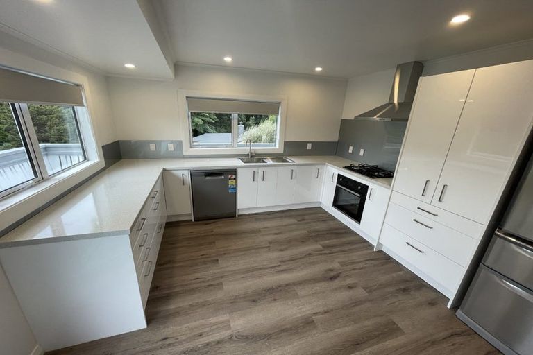 Photo of property in 14 West Road, Northland, Wellington, 6012