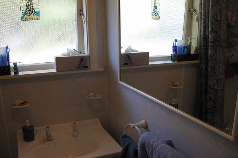 Photo of property in 26 Holmes Grove, Naenae, Lower Hutt, 5011