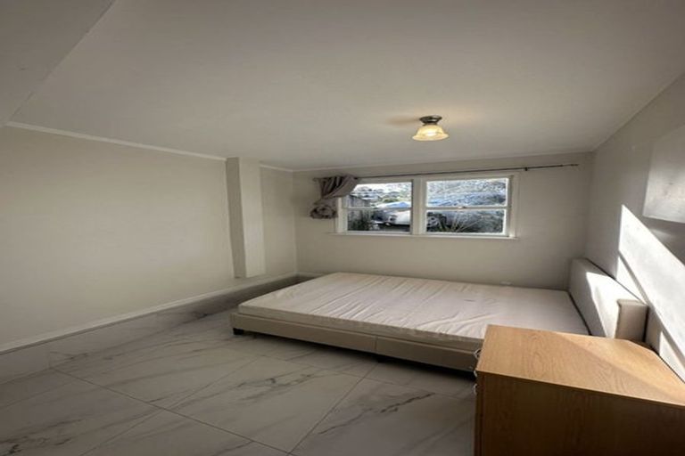 Photo of property in 25 Ellice Road, Totara Vale, Auckland, 0629