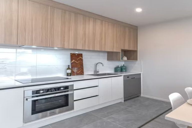 Photo of property in 40d Innismara Avenue, Wattle Downs, Auckland, 2103