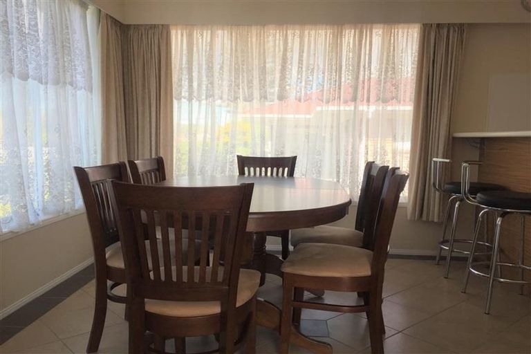 Photo of property in 14 Renwick Street, Papakura, 2110